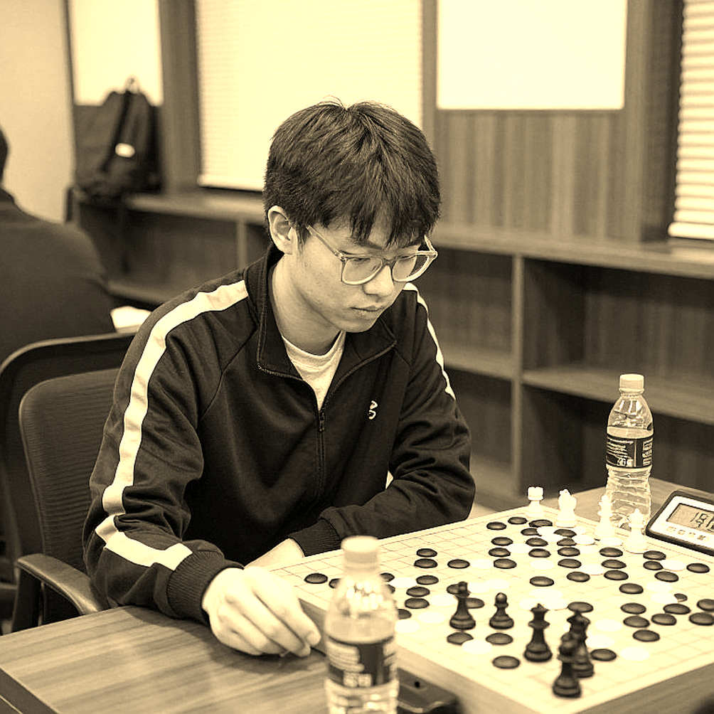 छोटी बाज़ियों का बड़ा अभिलेख: ChessBase Magazine #225 में प्राग 2026 और 27 मिनिएचर